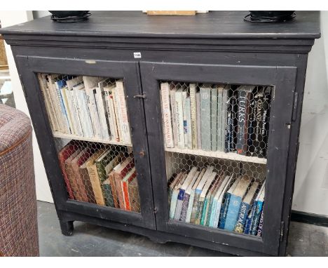 A CONTINENTAL RUSTIC PAINTED TWO DOOR CABINET WITH INTERIOR SLATTED SHELF