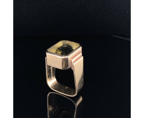 A VINTAGE YELLOW SCAPOLITE STEP CUT RUB OVER SET RING COCKTAIL TYPE RING WITH A SQUARE SHANK. HALLMARKED 9ct GOLD. WEIGHT 9.3