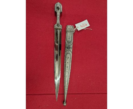 A FINE RUSSIAN KINJAL, WITH NIELLO SILVER HILT AND SCABBARD BERING 1913 PRESENTATION INSCRIPTION IN CYRILIC SCRIPT. THE BRIGH