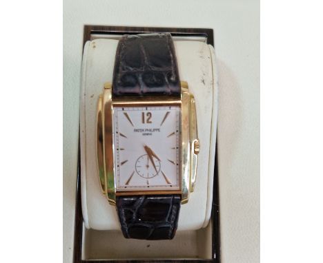 AN 18ct GOLD PATEK PHILIPPE GENEVE GENTS WRIST WATCH. HEAD MEASUREMENTS 33 X 42mm. LEATHER STRAP AND BUCKLE ARE BOTH ORIGINAL