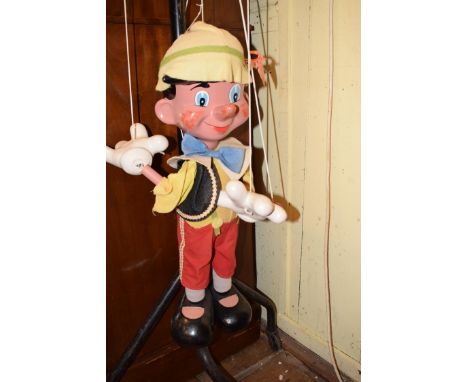 A large Pelham Puppet shop display Pinocchio puppetReport by KBSlightly faded but otherwise good. 
