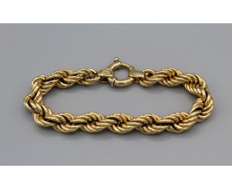 A n Italian twisted rope bracelet in yellow metal by UnoAErre. With a substantial ring clasp marked 750. 20 cm long. Approxim