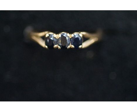 9ct Gold ring set with blue stones Size O