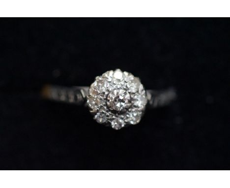 18ct Gold &amp; platinum ring set with diamond cluster Size M