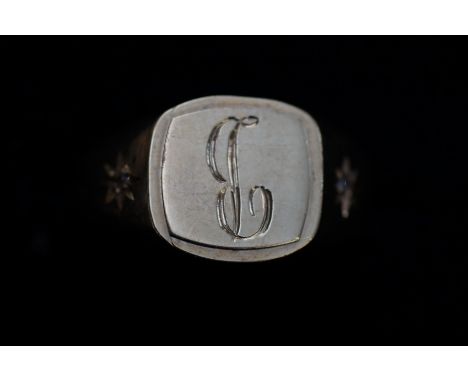 9ct Gold signet ring set with 2 diamonds Size U 