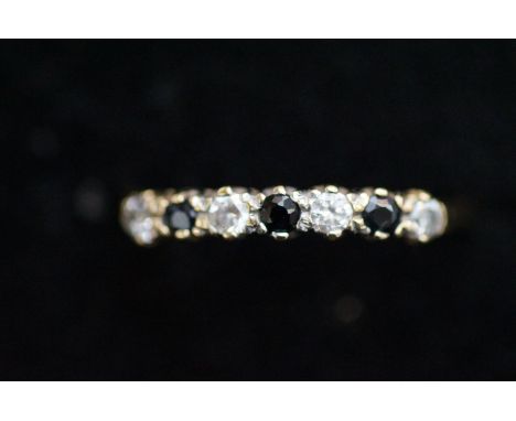 9ct Gold ring set with 4 white &amp; 3 black stones Size R 