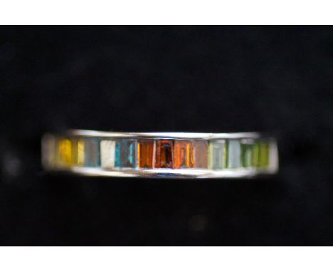 9ct White gold ring set with yellow, blue, red &amp; green gem stones Size N Weight 3.4g