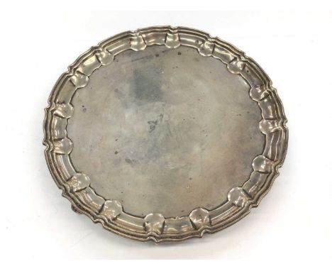 Silver salver with pie crust border (London 1902), 21cm diameterSilver 415 grams