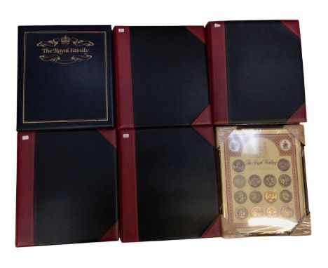 World - Mixed coin/stamp covers in albums to include History of World War II, The Royal Family, Golden Jubilee etc. and to in