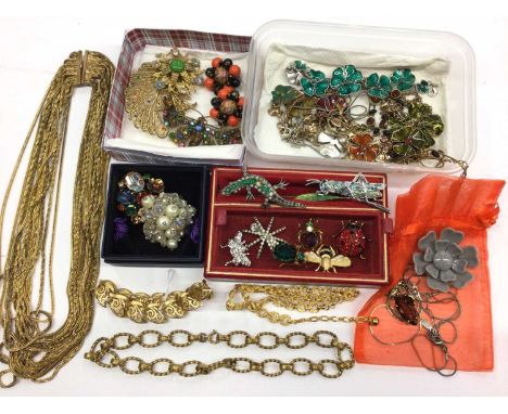 Group of vintage jewellery including a gilt metal Trifari necklace and bracelet, pair of Elizabeth Morrey cluster bead clip o