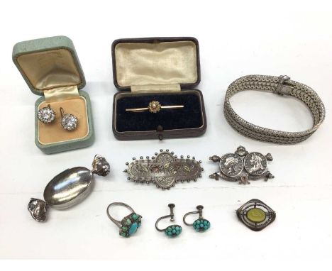 Group of antique and vintage jewellery to include Victorian 9ct gold and seed pearl daisy bar brooch, two Victorian silver br