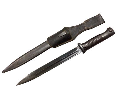 Second World War Nazi German K98 bayonet with fullered steel blade, stamped 42 crs, 6420Cin scabbard with leather frog.Proven