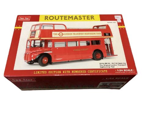 Sun Star 1:24 Scale diecast Limited Edition London Transport Routemaster Original Sightseeing Tour Double Decker Bus, boxed (