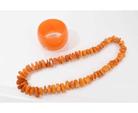 Vintage amber bead necklace, 62cm long, and a simulated amber cuff bangle (2)