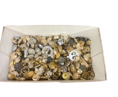 Large collection of First World War, Second World War and later Staybrite British military buttons (1 box).