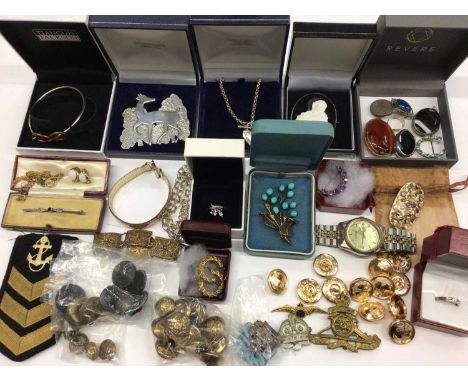 Group of silver jewellery including a white metal deer plaque brooch, silver heart necklace, silver infinity knot bangle, var