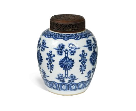 A Chinese blue and white export porcelain ginger jar, Qing Dynasty, Kangxi Emperor (1662-1722), painted with six stylized flo