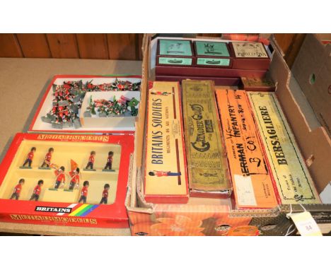 11 Britains boxed soldiers. Including Sherwood Foresters (8818) with two figures. Britains Sherwood Foresters (8817). Britain