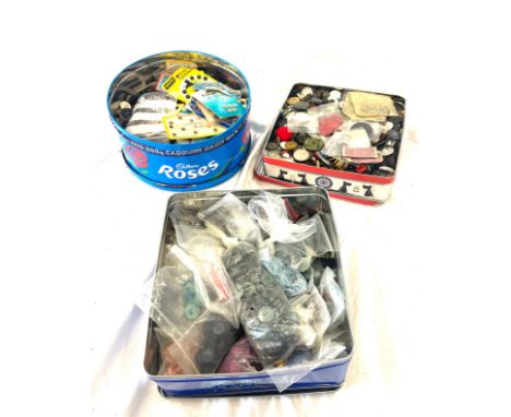 Large selection of vintage and later buttons 