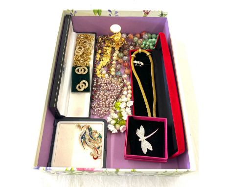 Large selection of vintage costume jewellery 