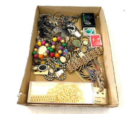 Large selection of vintage costume jewellery 