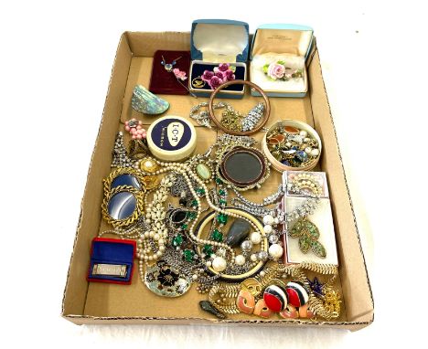 Large selection of vintage costume jewellery 