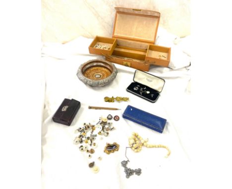Selection of vintage and later items includes sovereign scales, jewellery etc 