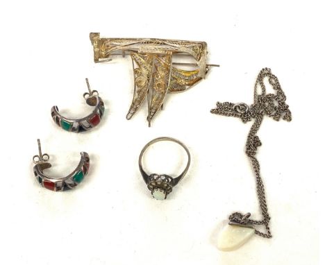 Silver agate set rings, opal pendant, boat brooch and ring 