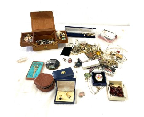 Large selection of vintage costume jewellery 