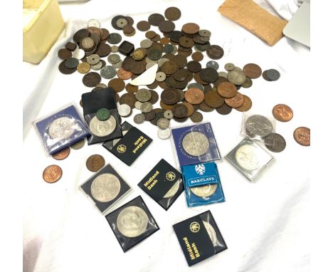 Large selection of assorted vintage coins includes crowns etc 