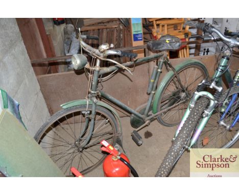 A vintage gent's Raleigh bike