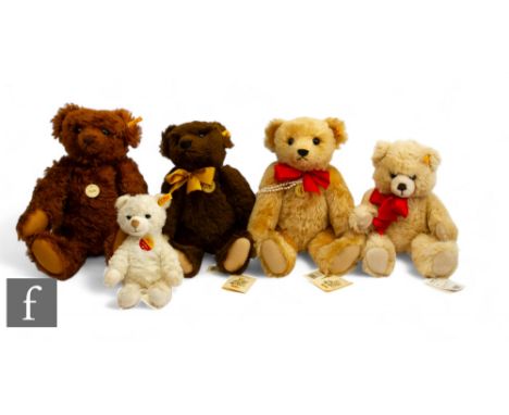 A collection of Steiff teddy bears, comprising 000641 1909 Classic, 004513 Classic, 000393 1909 Classic, 019265 Molly and 022