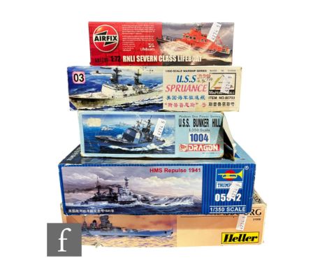 A collection of plastic model kits, all boats, to include Heller 81030 1:400 scale Strasbourg, Trumpeter 05312 1:350 scale HM