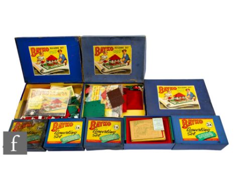 A collection of thirteen Bayko building sets to include 2, 1X, 2X etc, all boxed. (13)