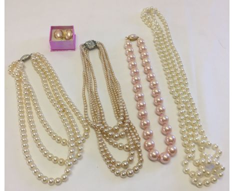 A small collection of vintage faux pearl jewellery.