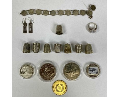 ASSORTED COLLECTABLES including four silver and two white metal thimbles, silver coin bracelet, silver ring, pair of silver e