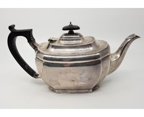 A silver teapot, by Harrison Brothers &amp; Howson, assayed Sheffield 1938, (gross weight 533.5g)