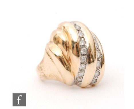 A modern 14ct ring the ribbed head detailed with two vertical rows of brilliant cut diamonds, ring size M. 