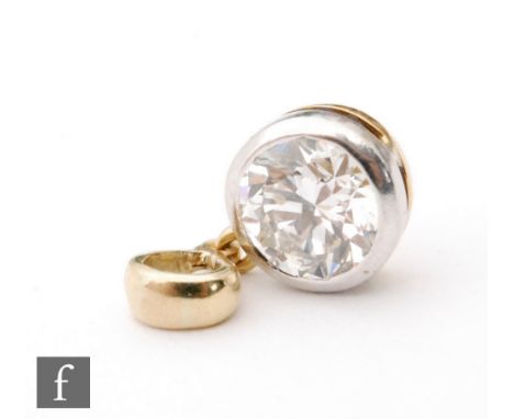 An 18ct hallmarked diamond solitaire pendant collar set brilliant cut stones, weight approximately 1.25ct, colour J/K, clarit