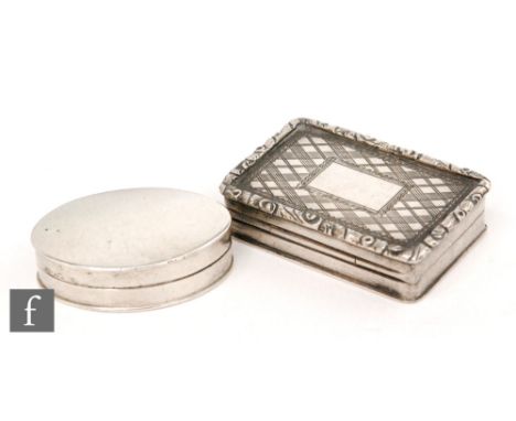 A George III hallmarked silver oval patch box of plain form, length 3cm, with a rectangular vinaigrette with cross hatch deco