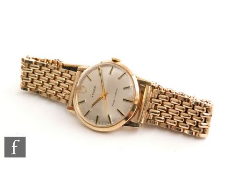 A gentleman's 9ct hallmarked Tudor manual wind wrist watch with batons to a silvered dial with Tudor logo to winder, diameter