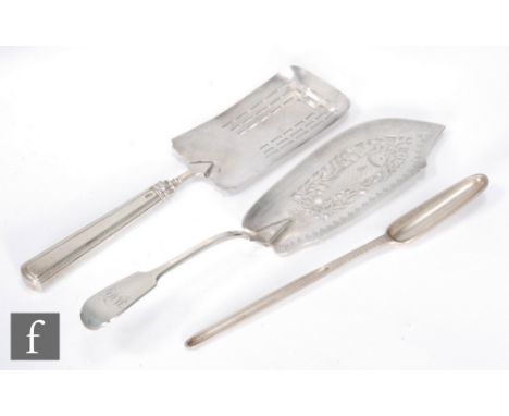 A George III hallmarked marrow spoon with bright cut detail and engraved crest, London 1775, with two later hallmarked silver