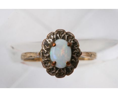 A gold ring set with an opal, approx 1.9g and size O-P.