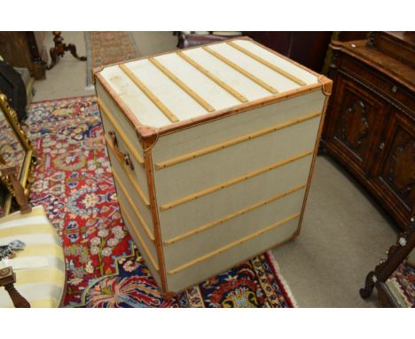 A 20th Century steamer trunk, approx 78cm x 60cm x 90.5cm.