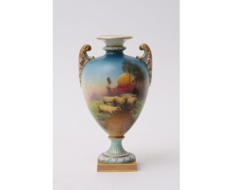 A Royal Worcester vase by Harry Davis (approx 14cm) with no damage or restoration 