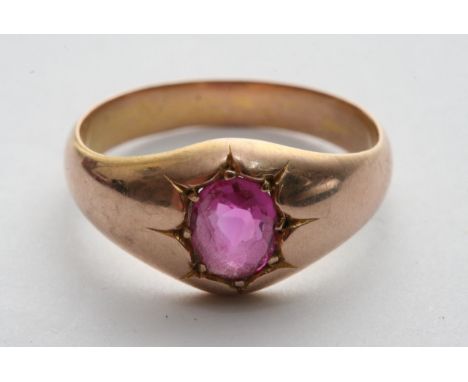 A Gents gold ring set with a ruby, unmarked gold. Ring size R, 