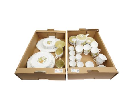 Susie Cooper Sunflower pattern dinner and tea service - approx. 66 pieces