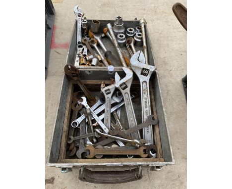 AN ASSORTMENT OF TOOLS TO INCLUDE SOCKETS AND SPANNERS ETC 