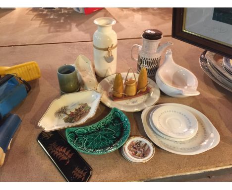 A QUANTITY OF CERAMICS TO INCLUDE, MYOTT, WEDGWOOD, BILTONS, PLATES, COFFEE POT, CONDIMENT SET, ETC 