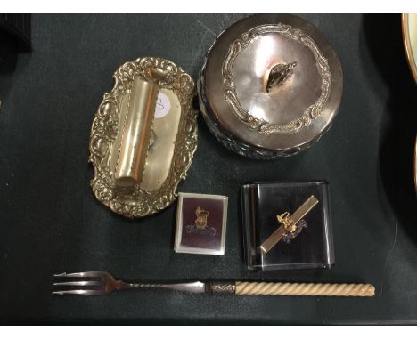 FIVE ITEMS TO INCLUDE WHITE METAL PEN REST, LIDDED TRINKET DISH, BONE HANDLED EPNS PICKLE FORK, TIE PIN AND BADGE 